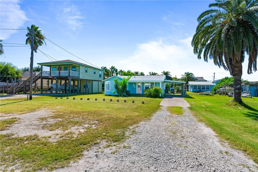 819 S Magnolia Street Rockport, TX 78382
