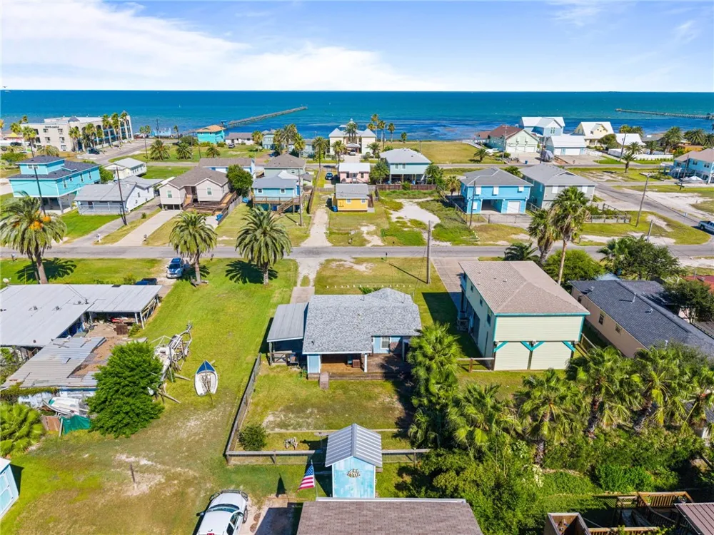 819 S Magnolia Street Rockport, TX 78382