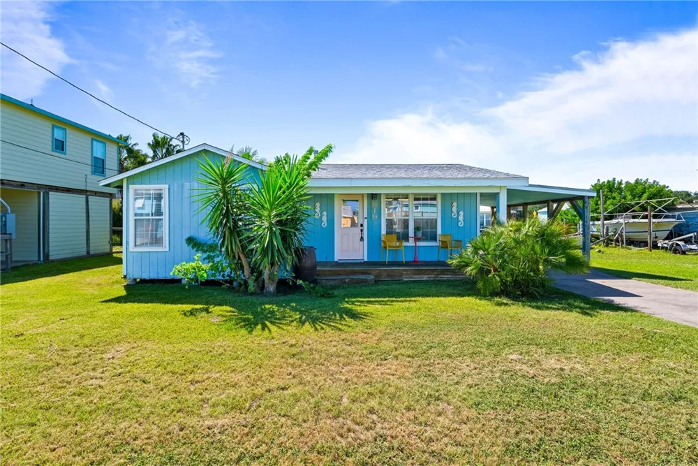 819 S Magnolia Street Rockport, TX 78382