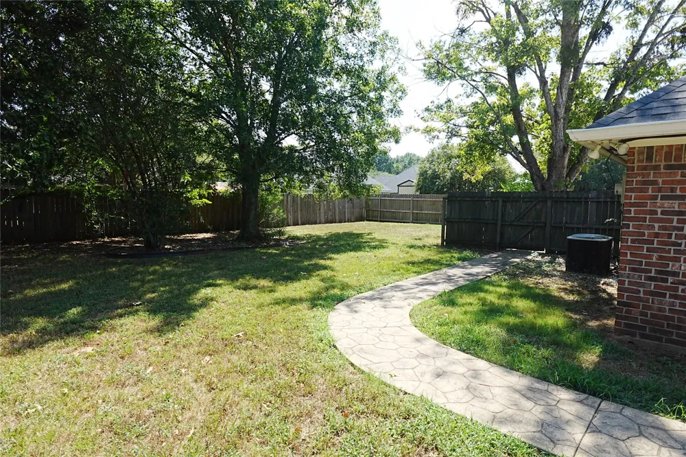 1712 Castlewood Drive Bossier City, LA 71111