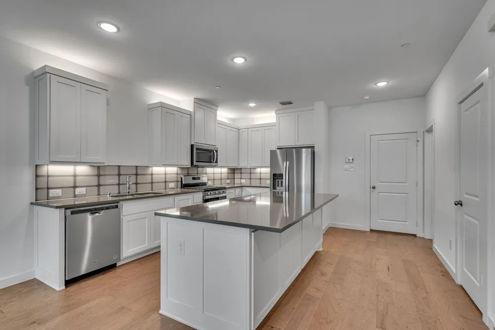 611 COLLIER DRIVE Plano, TX 75075