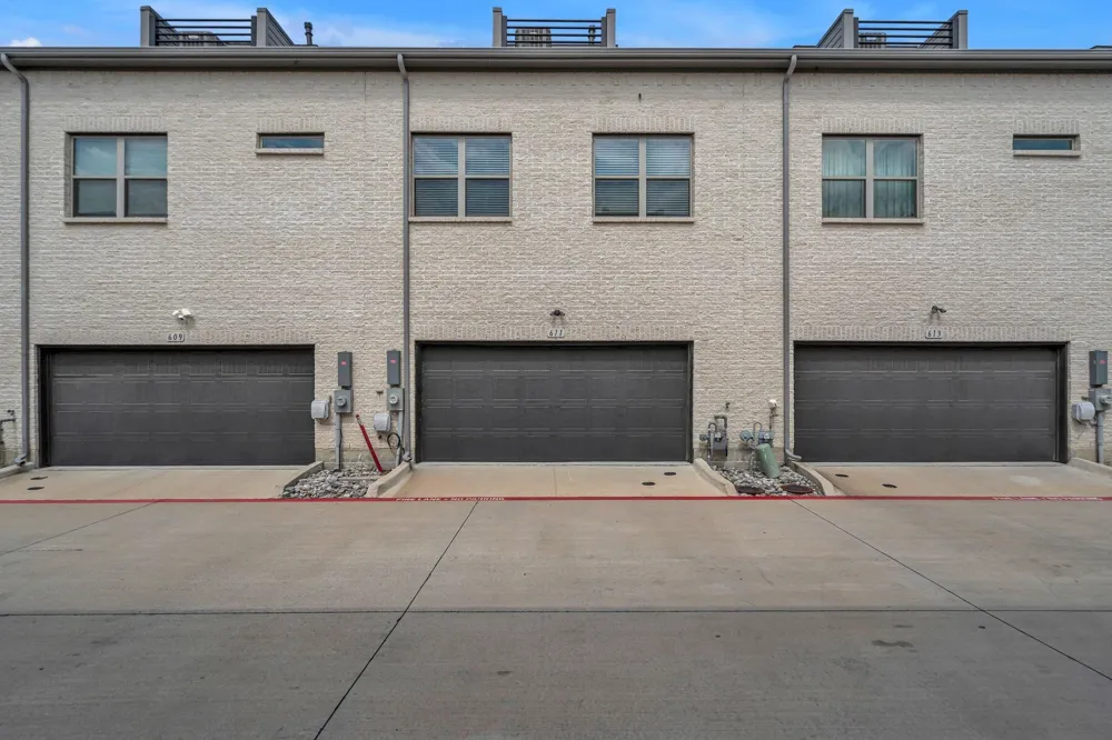 611 COLLIER DRIVE Plano, TX 75075
