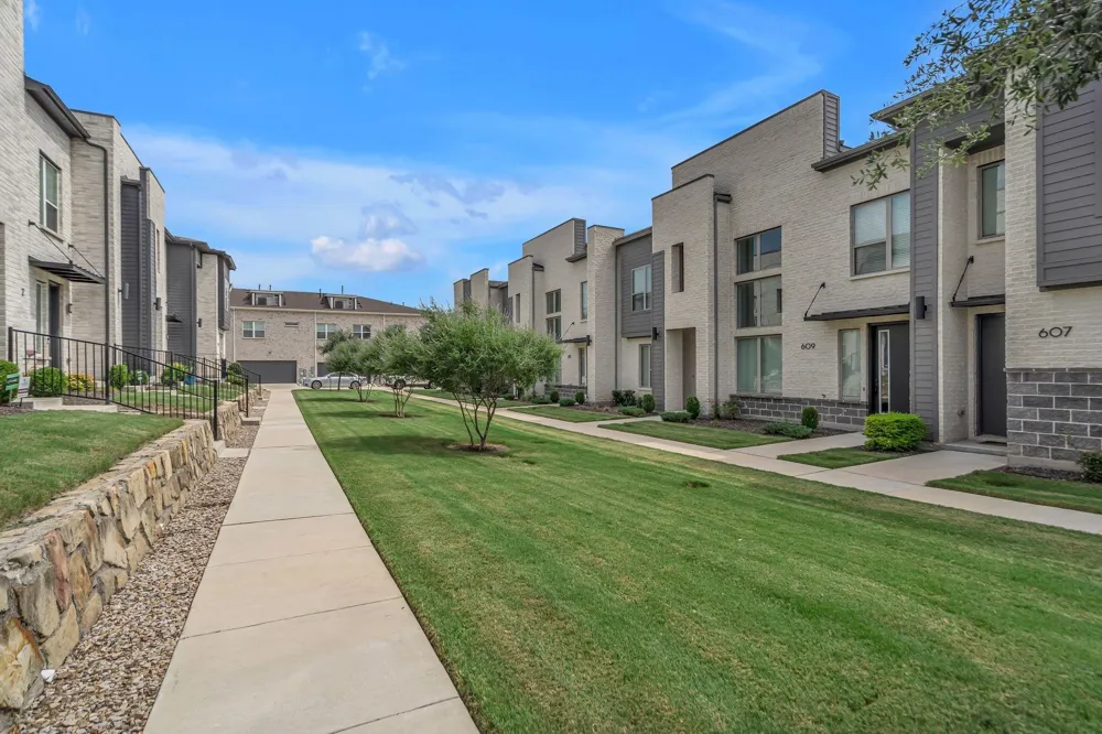 611 COLLIER DRIVE Plano, TX 75075