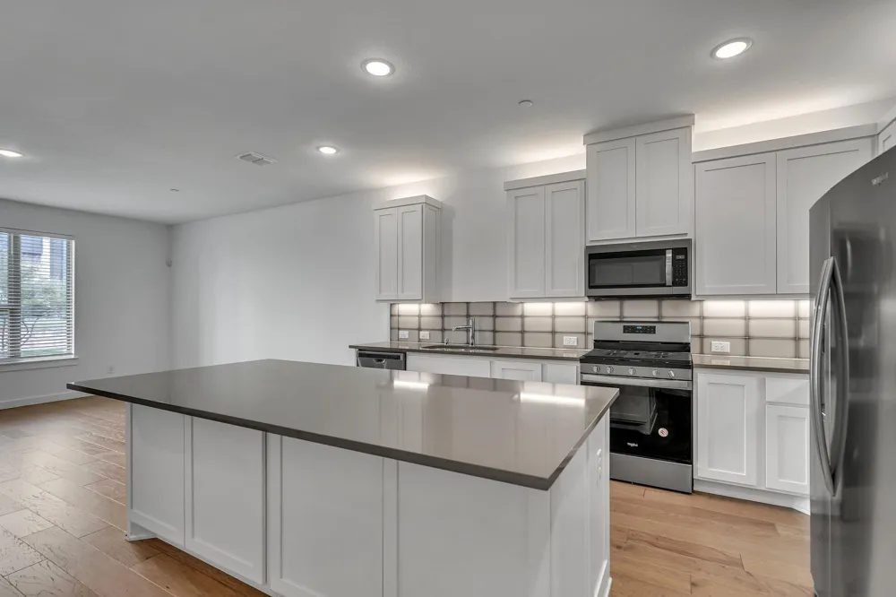 611 COLLIER DRIVE Plano, TX 75075
