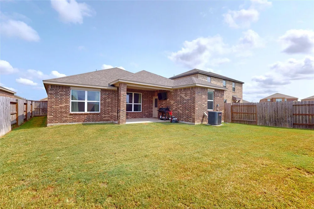 14111 Mainmast Drive Santa Fe, TX 77510