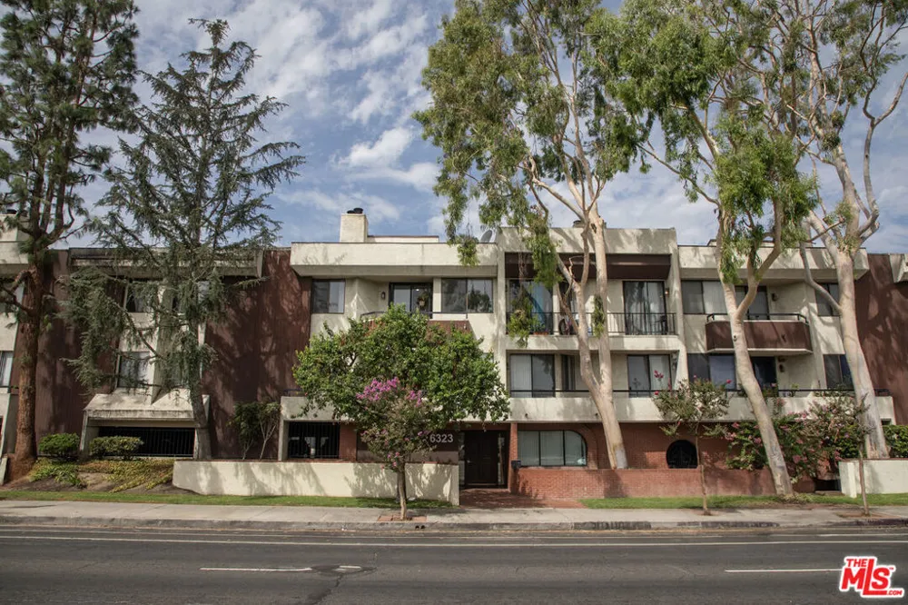 6323 Reseda Boulevard #44 Tarzana, CA 91335
