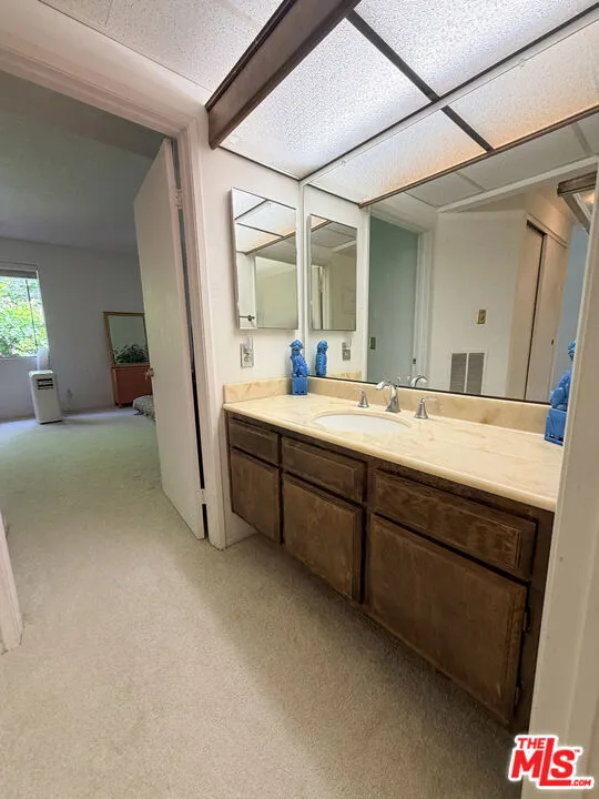 6323 Reseda Boulevard #44 Tarzana, CA 91335