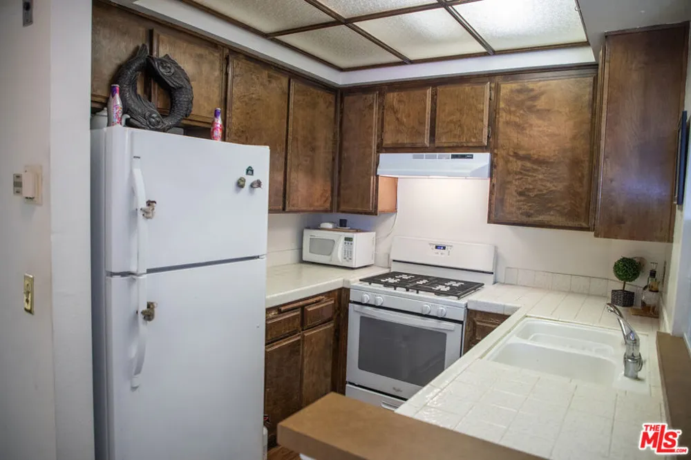 6323 Reseda Boulevard #44 Tarzana, CA 91335