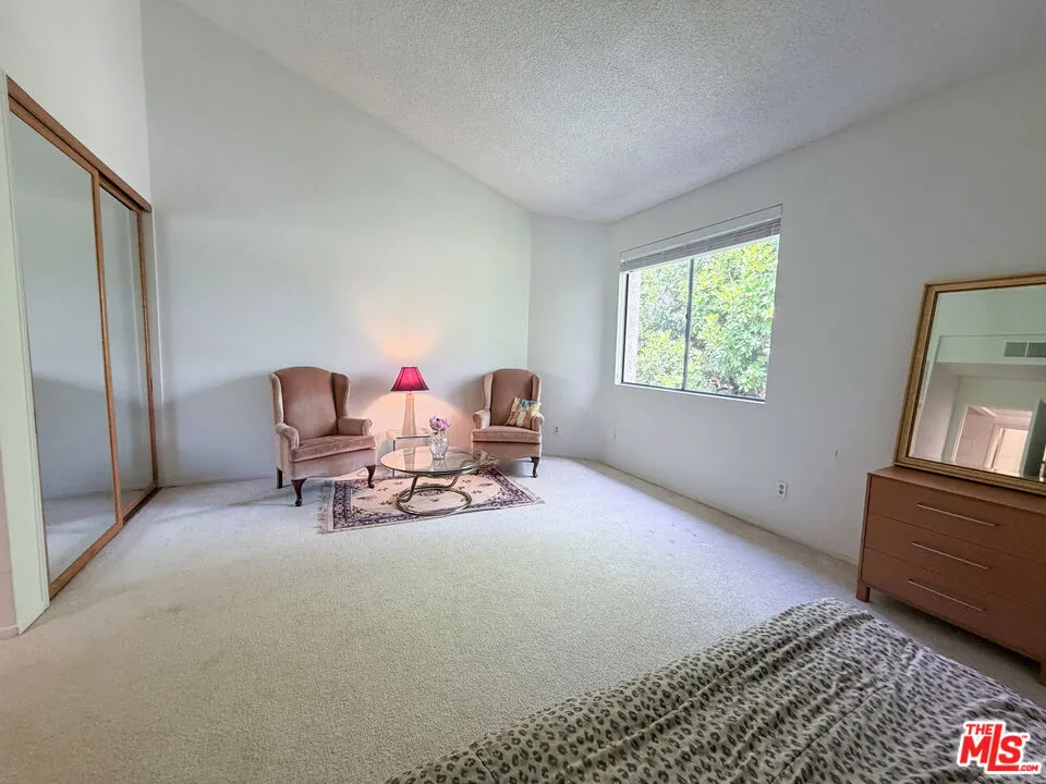 6323 Reseda Boulevard #44 Tarzana, CA 91335
