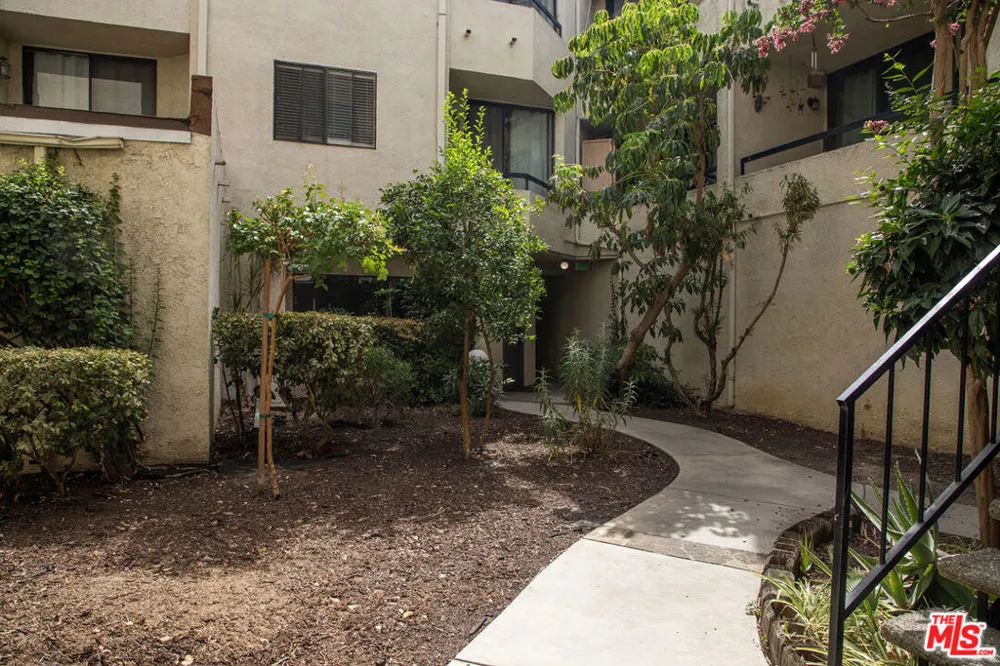 6323 Reseda Boulevard #44 Tarzana, CA 91335