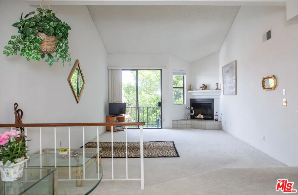 6323 Reseda Boulevard #44 Tarzana, CA 91335