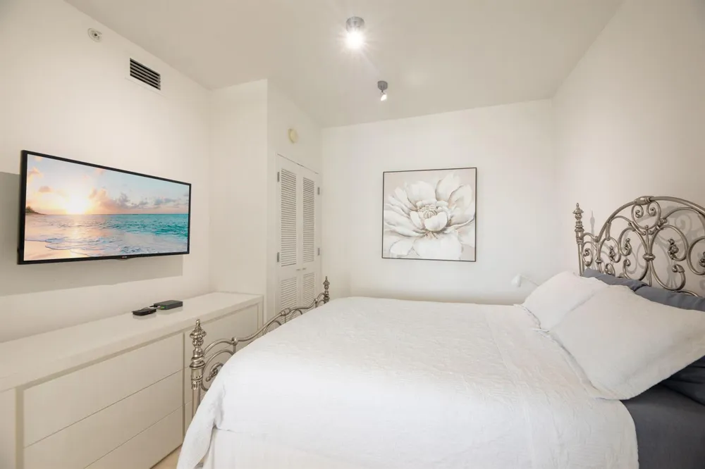 100 Lincoln Road #PH14 Miami Beach, FL 33139