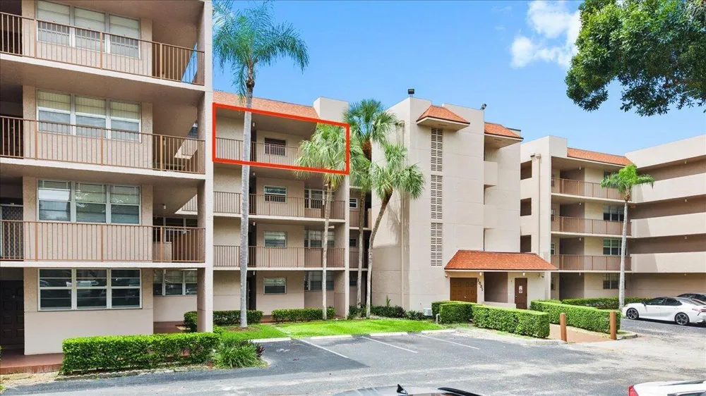1831 Sabal Palm Drive #403 Davie, FL 33324