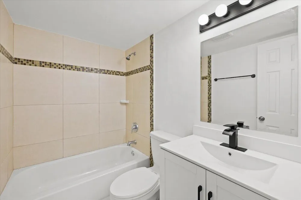 1831 Sabal Palm Drive #403 Davie, FL 33324