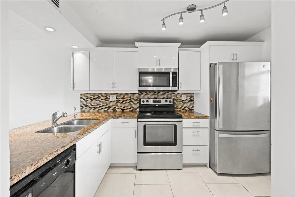 1831 Sabal Palm Drive #403 Davie, FL 33324