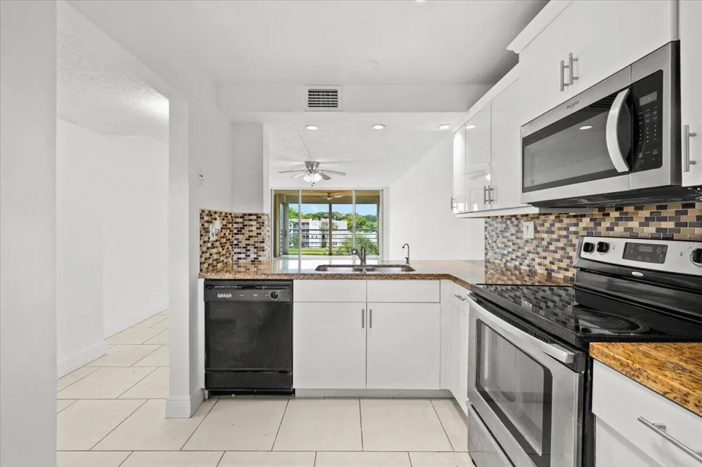 1831 Sabal Palm Drive #403 Davie, FL 33324