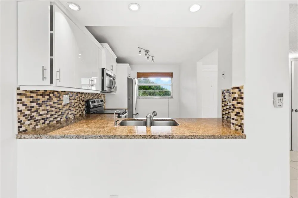 1831 Sabal Palm Drive #403 Davie, FL 33324