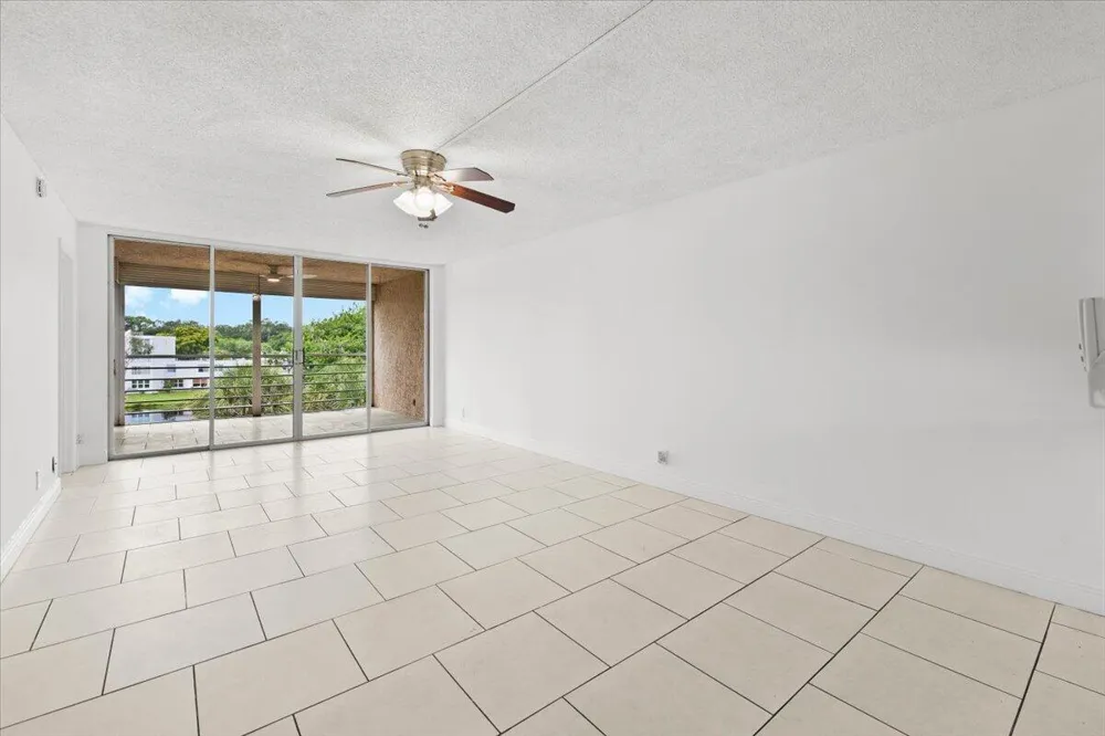 1831 Sabal Palm Drive #403 Davie, FL 33324