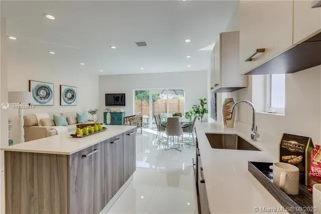 686 NE 43RD STREET Oakland Park, FL 33334