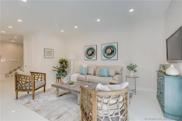 686 NE 43RD STREET Oakland Park, FL 33334