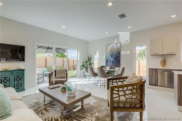 686 NE 43RD STREET Oakland Park, FL 33334