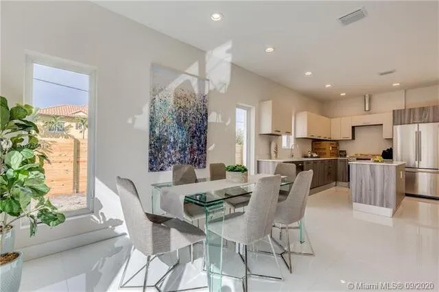 686 NE 43RD STREET Oakland Park, FL 33334