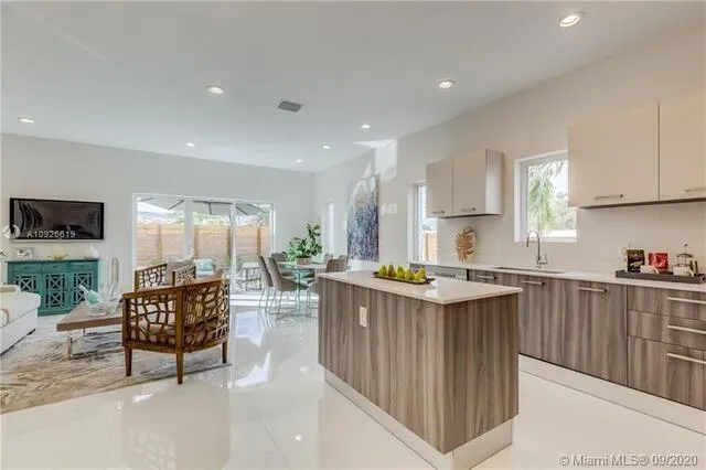 686 NE 43RD STREET Oakland Park, FL 33334