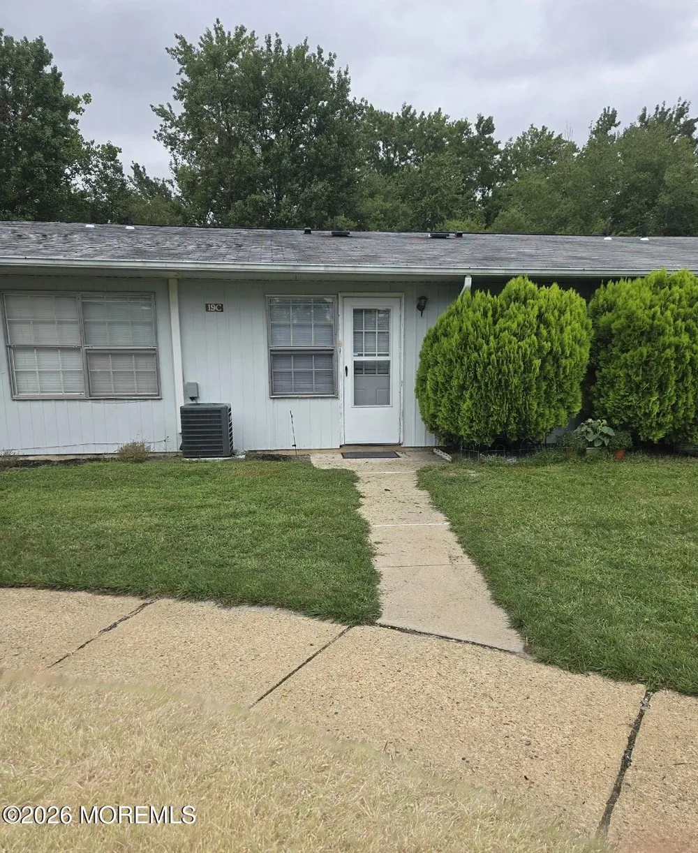 19 Yorkshire Court Manchester, NJ 08759