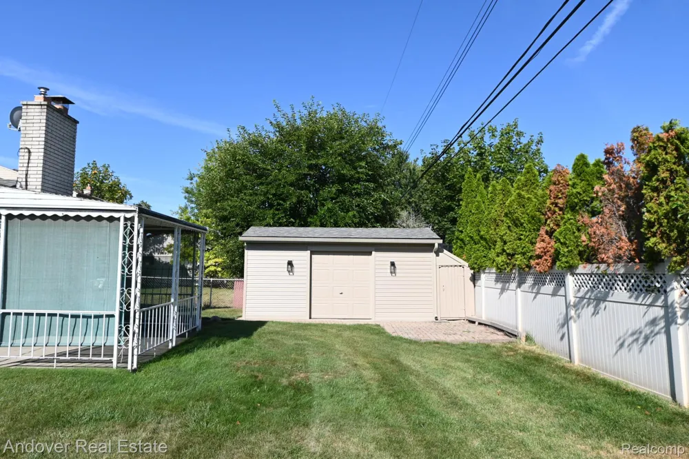 26722 Cecile Street Dearborn Heights City, MI 48127