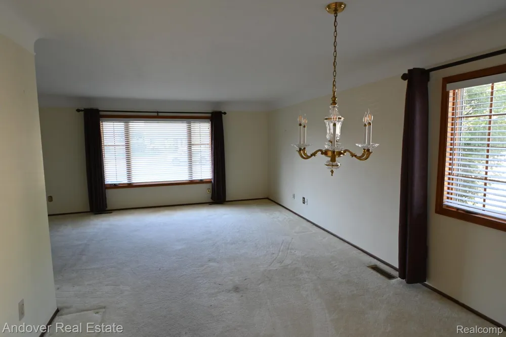 26722 Cecile Street Dearborn Heights City, MI 48127