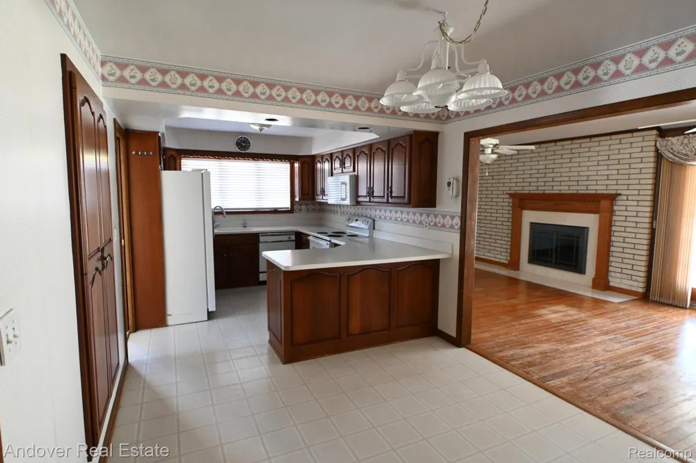 26722 Cecile Street Dearborn Heights City, MI 48127