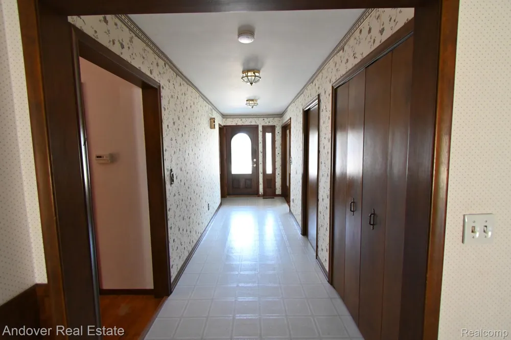 26722 Cecile Street Dearborn Heights City, MI 48127