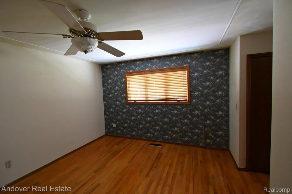 26722 Cecile Street Dearborn Heights City, MI 48127