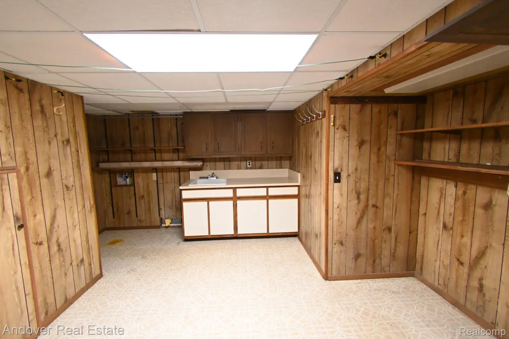 26722 Cecile Street Dearborn Heights City, MI 48127