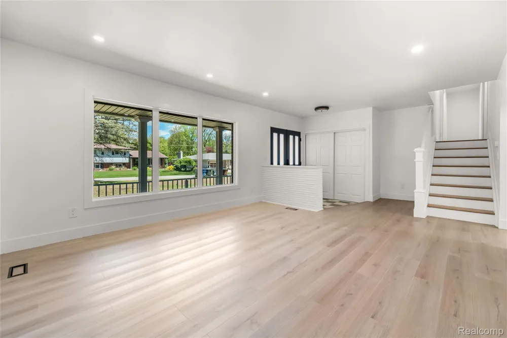 6742 Canterbury Court Shelby Charter Township, MI 48316