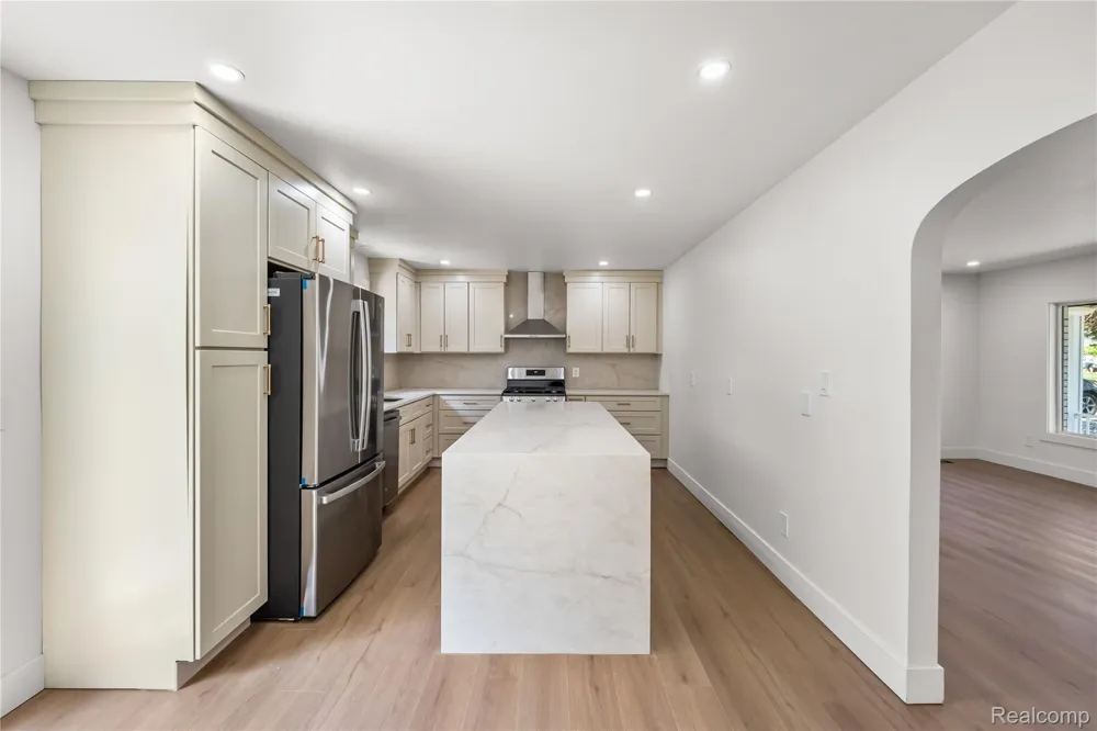 6742 Canterbury Court Shelby Charter Township, MI 48316