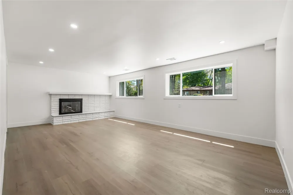 6742 Canterbury Court Shelby Charter Township, MI 48316