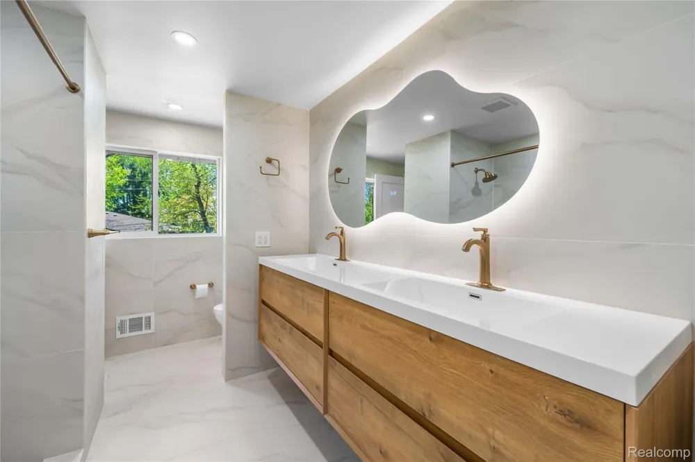 6742 Canterbury Court Shelby Charter Township, MI 48316
