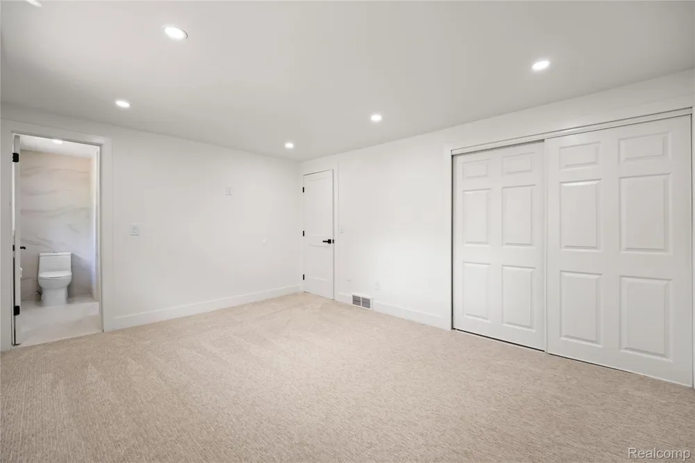 6742 Canterbury Court Shelby Charter Township, MI 48316