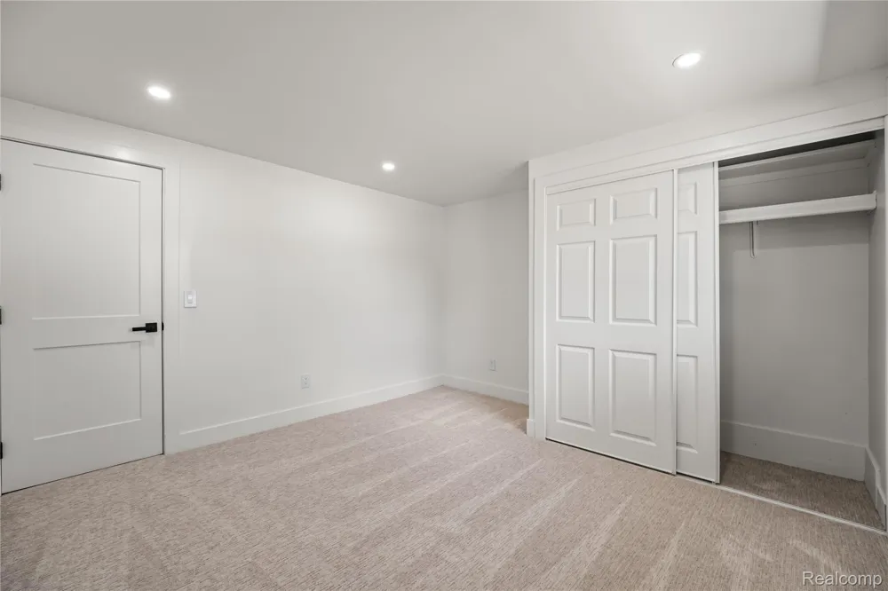 6742 Canterbury Court Shelby Charter Township, MI 48316