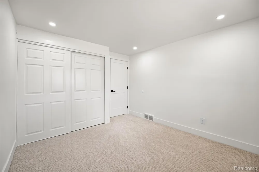 6742 Canterbury Court Shelby Charter Township, MI 48316