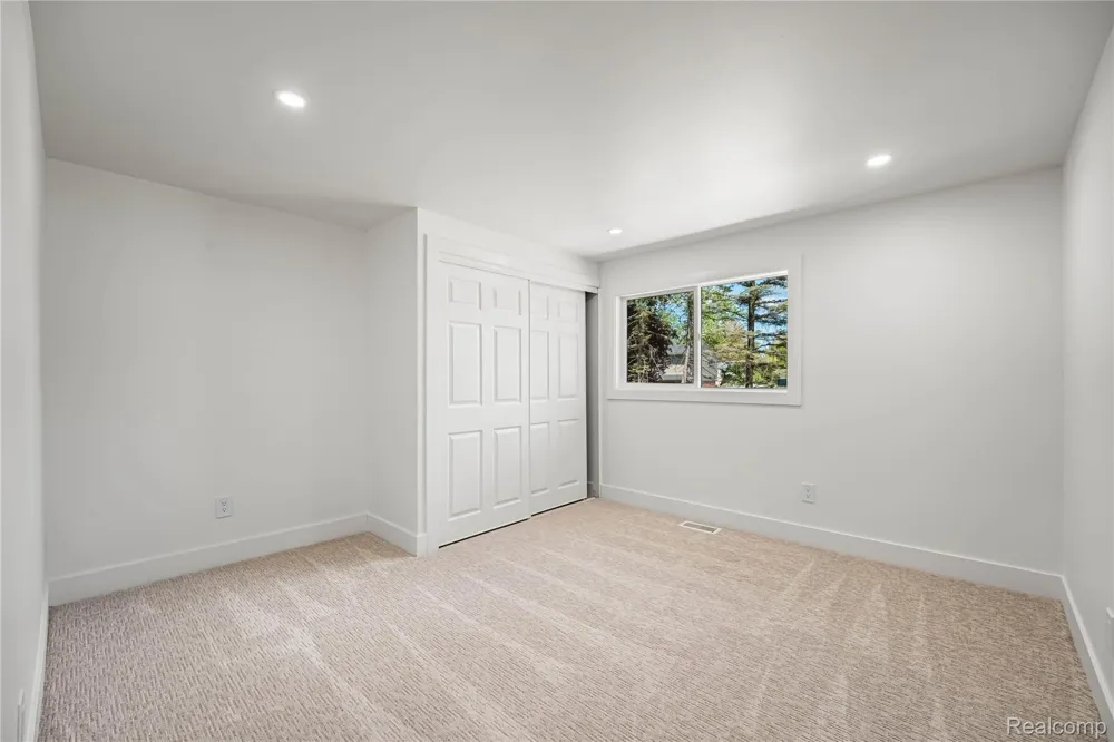 6742 Canterbury Court Shelby Charter Township, MI 48316