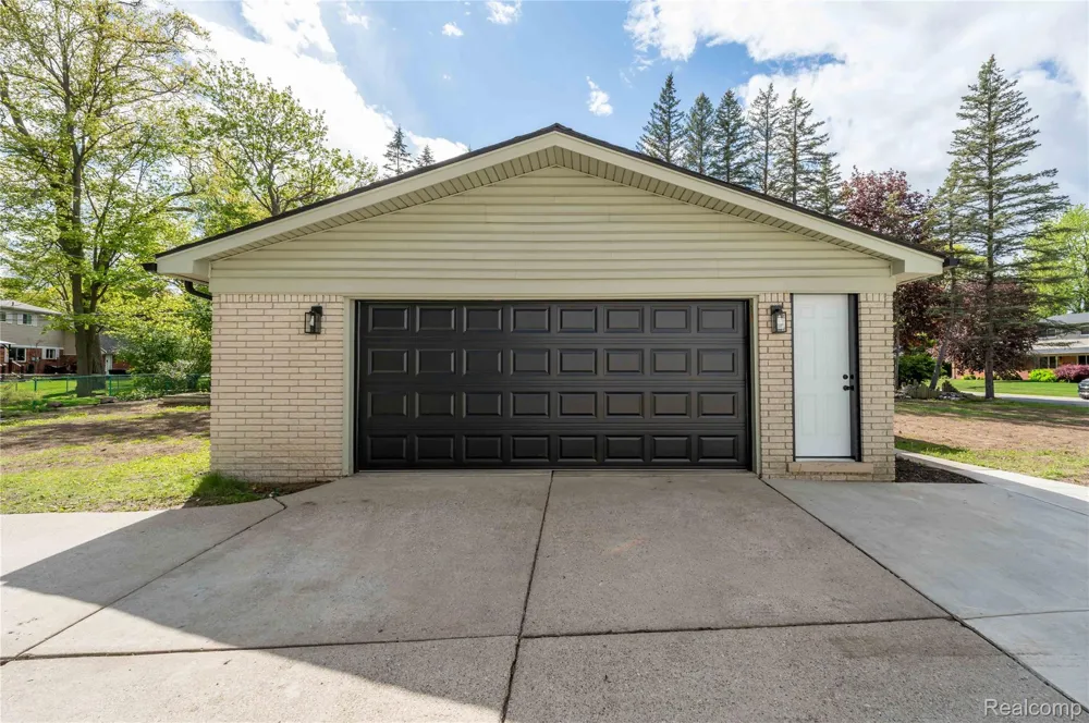 6742 Canterbury Court Shelby Charter Township, MI 48316