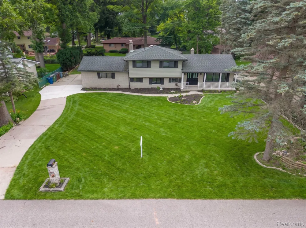 6742 Canterbury Court Shelby Charter Township, MI 48316