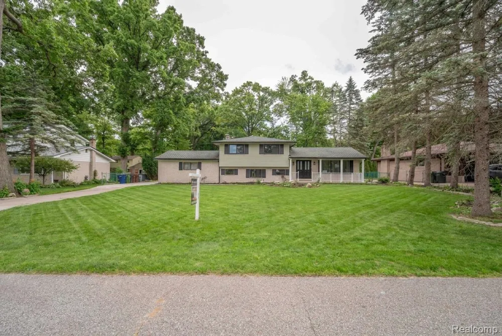 6742 Canterbury Court Shelby Charter Township, MI 48316