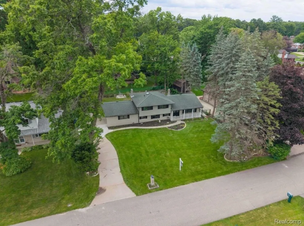 6742 Canterbury Court Shelby Charter Township, MI 48316