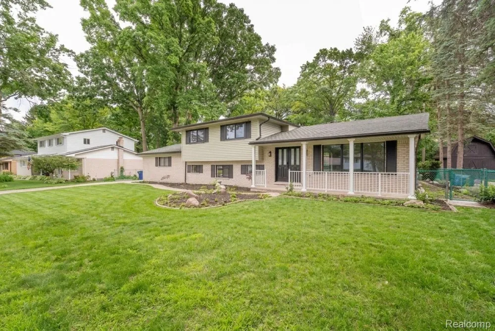 6742 Canterbury Court Shelby Charter Township, MI 48316