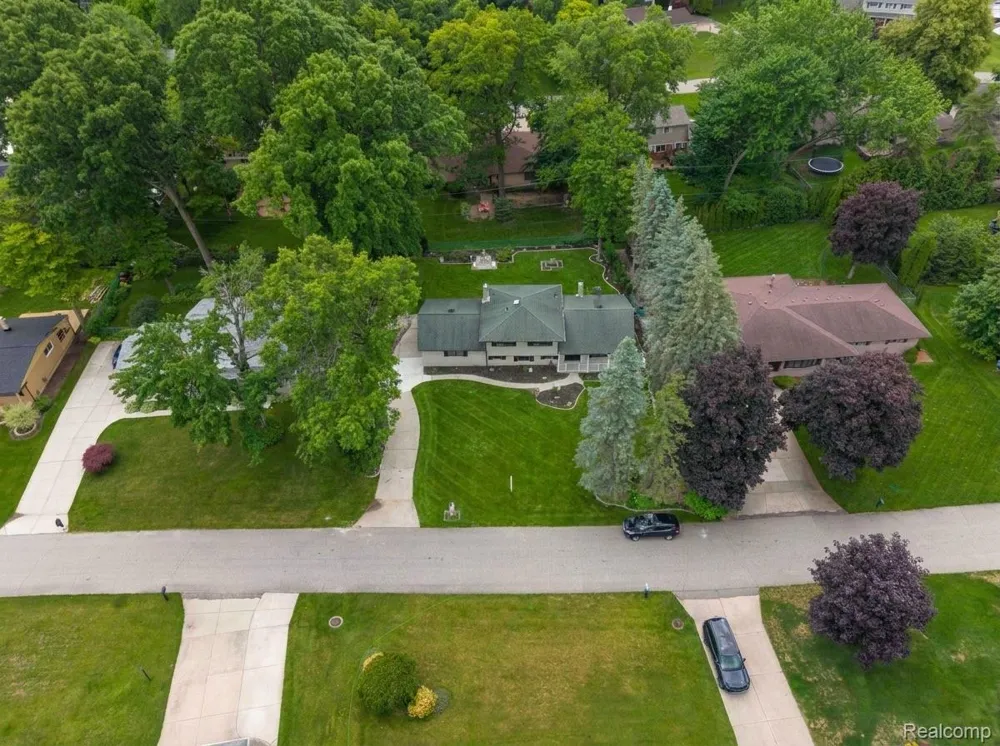 6742 Canterbury Court Shelby Charter Township, MI 48316