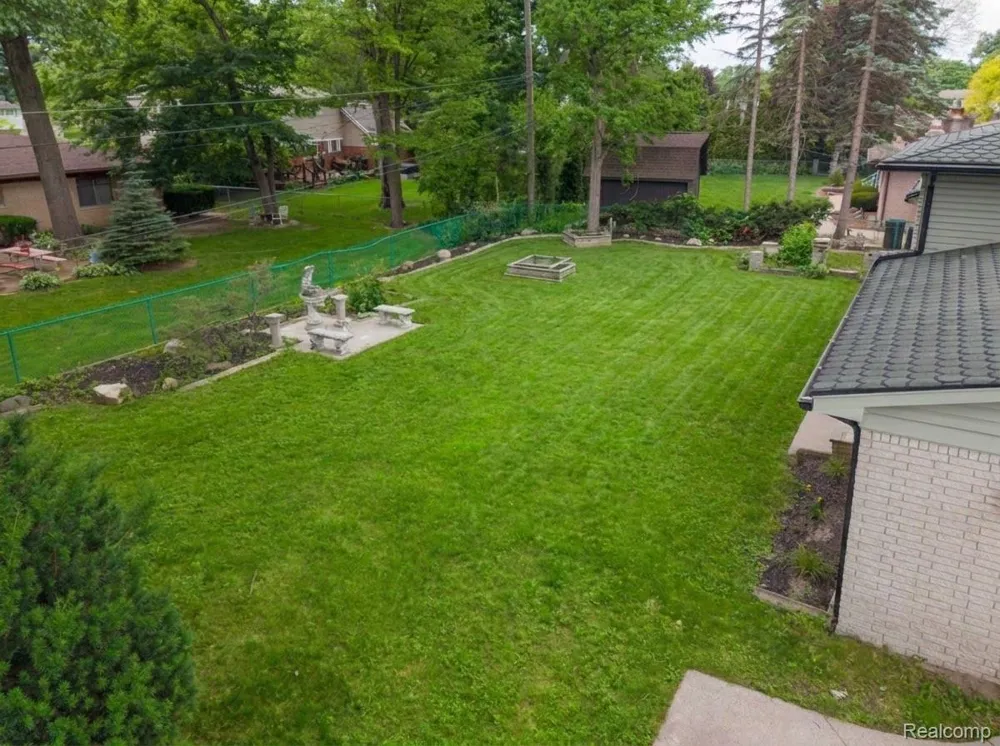 6742 Canterbury Court Shelby Charter Township, MI 48316