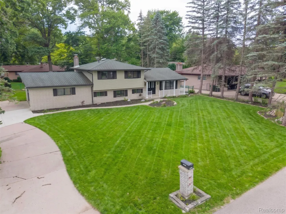 6742 Canterbury Court Shelby Charter Township, MI 48316